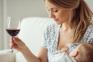 Bahaya Minuman Beralkohol untuk Ibu Menyusui: Jangan Sampai Menyesal!